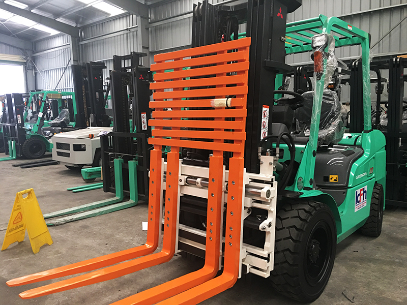 xe nang mitsubishi 3t cang doi 4